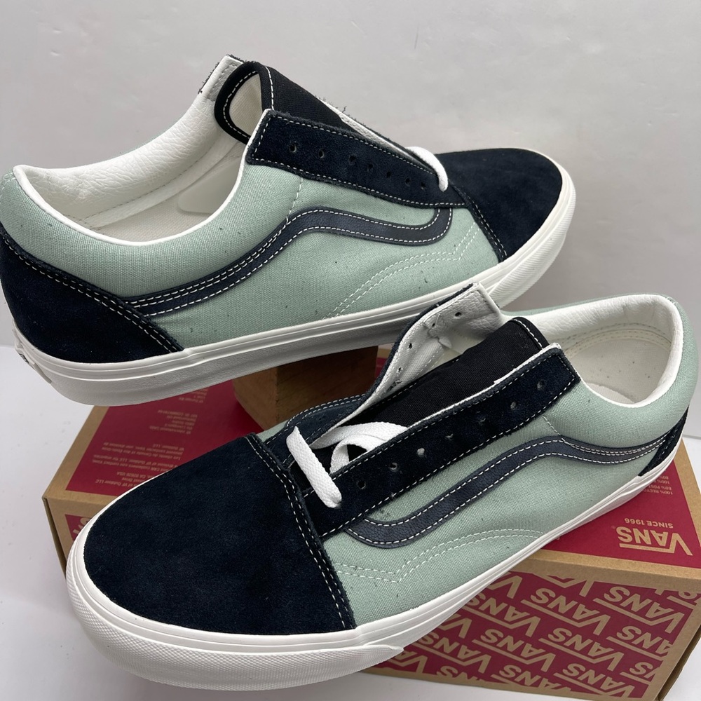 Vans Men’s Old Skool
Basics Gray Mist
VN000D7ZM8I Sneakers - Picture 10 of 16